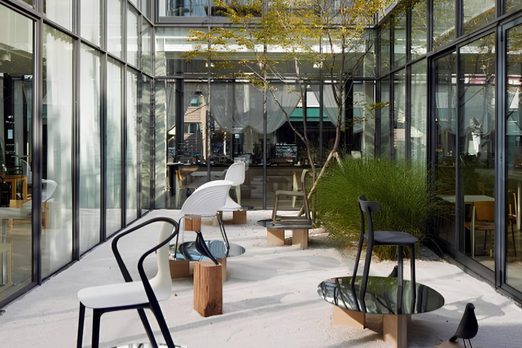 Exterior view of the Dosan bakery courtyard